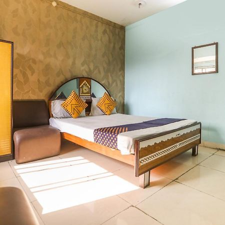 Spot On 10470 Hollywood Joka Hotel Bhasa Екстериор снимка